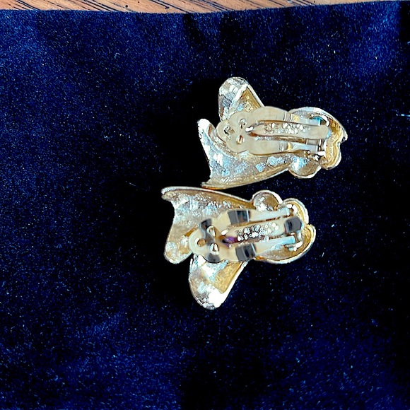 Authentic&RareSignedGivenchyNonTarnishGoldToneEarringStylish today&aCollector’s - Picture 2 of 5